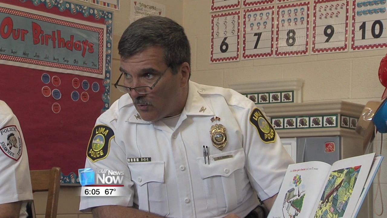 Local police chiefs read to students to emphasize the important of early education 1.jpg
